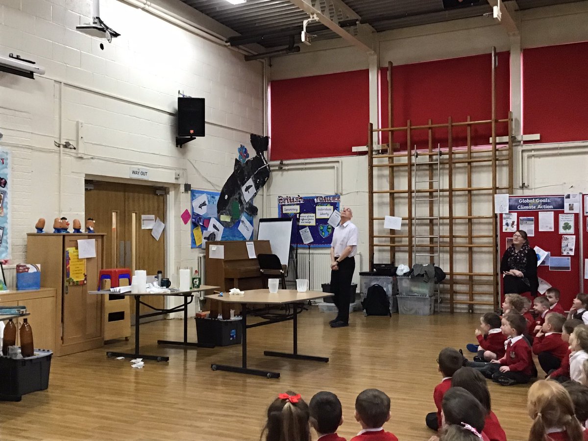 ClassOneMrsL1's tweet photo. Science- Materials workshop. https://t.co/850694ImCK