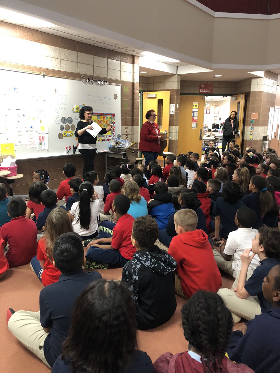 mrsgrisham3's tweet image. Happy 100th day!! #schk12
2nd graders and 5th graders are partnering for some 100 day fun!

For 5th graders this is their 1000th day!!
180 x 5 (k-4th) = 900
+ 100 in 5th = 1000!!!
@Harding_School 
@SCHK12