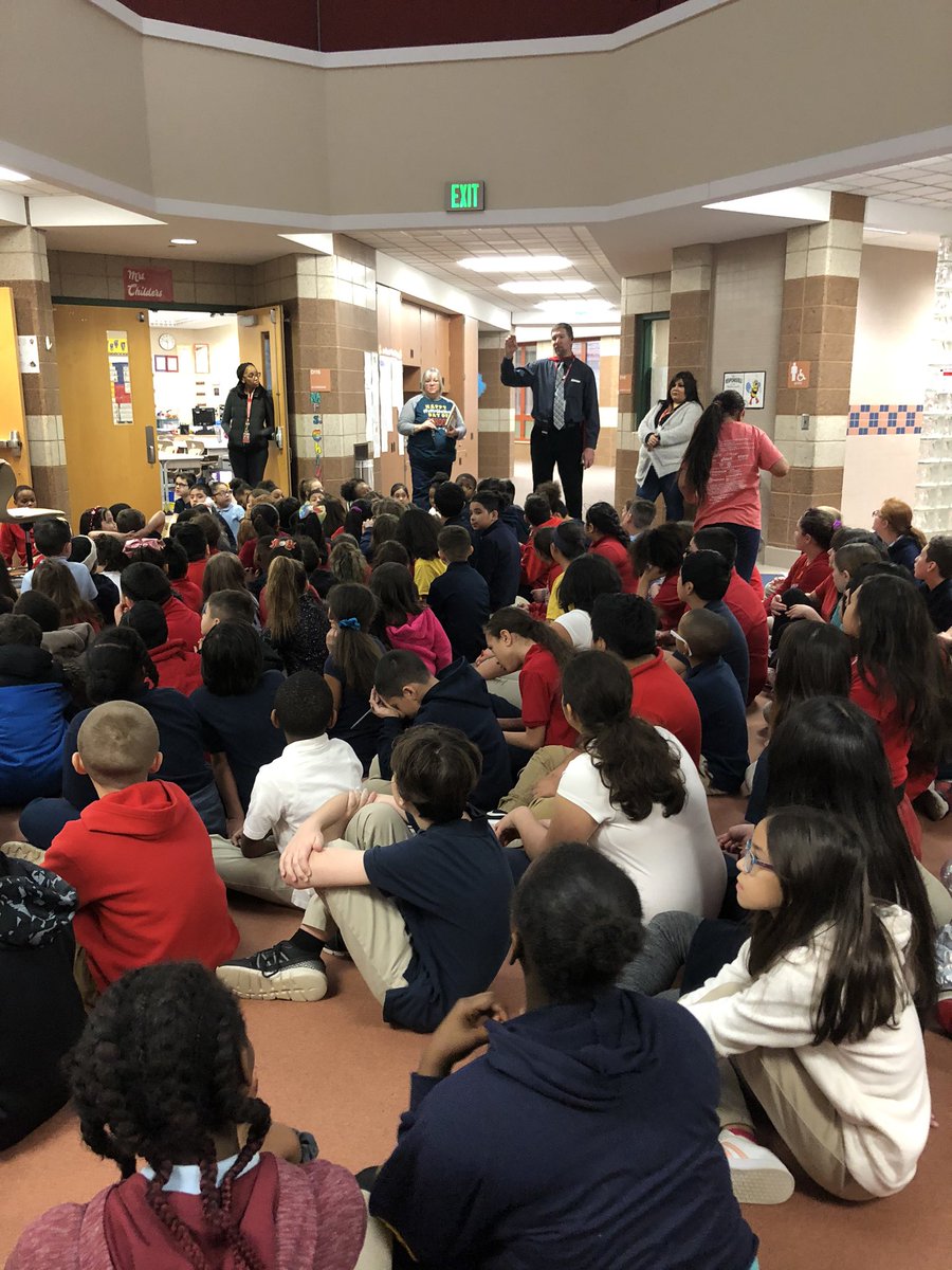 mrsgrisham3's tweet image. Happy 100th day!! #schk12
2nd graders and 5th graders are partnering for some 100 day fun!

For 5th graders this is their 1000th day!!
180 x 5 (k-4th) = 900
+ 100 in 5th = 1000!!!
@Harding_School 
@SCHK12