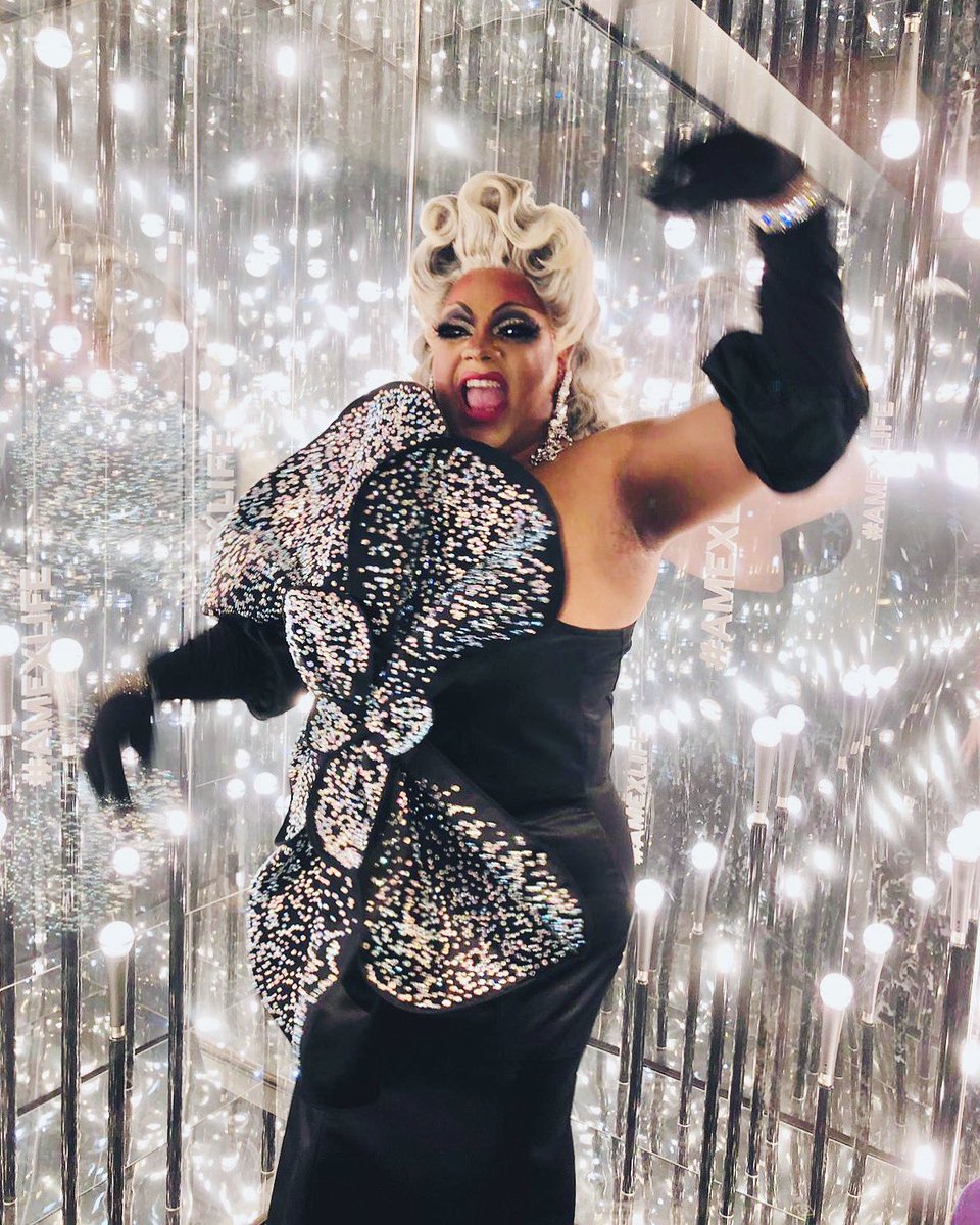 TheOnlyVinegar's tweet photo. Retweet if you think #DragRaceUK was robbed at the #NTAs 😭😉💋 https://t.co/RSO2c3skMM