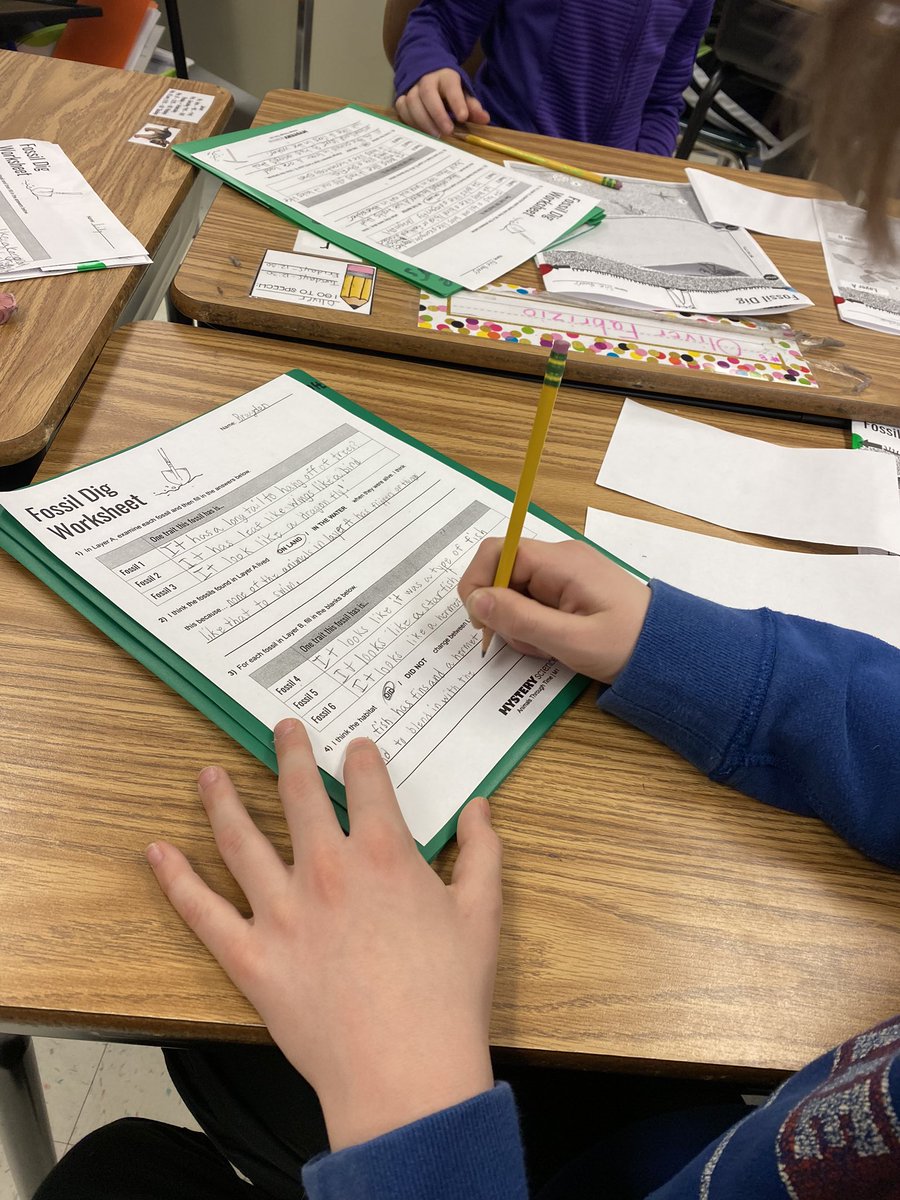 sdawson202's tweet photo. Digging for fossils with our science buddies @LuckyLaughrey! @MysterySci @abiehl77 @FCSDtweets @NSFairport #collaboration #inquiry #exploration https://t.co/6vvH3HH6wl