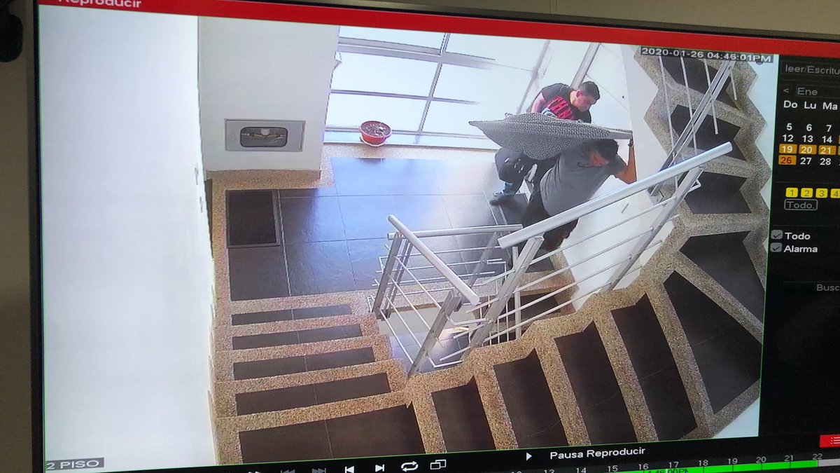 JuanK80's tweet photo. Hago un llamado a los vecinos del barrio #Modelia. Esta banda de ladrones usan llaves maestras y un sistema de complicidad para entrar a #Robar a las casa. Estos son sus rostros. Si pueden compartan. #Bogota #ladrones https://t.co/lhXrLKHC7f