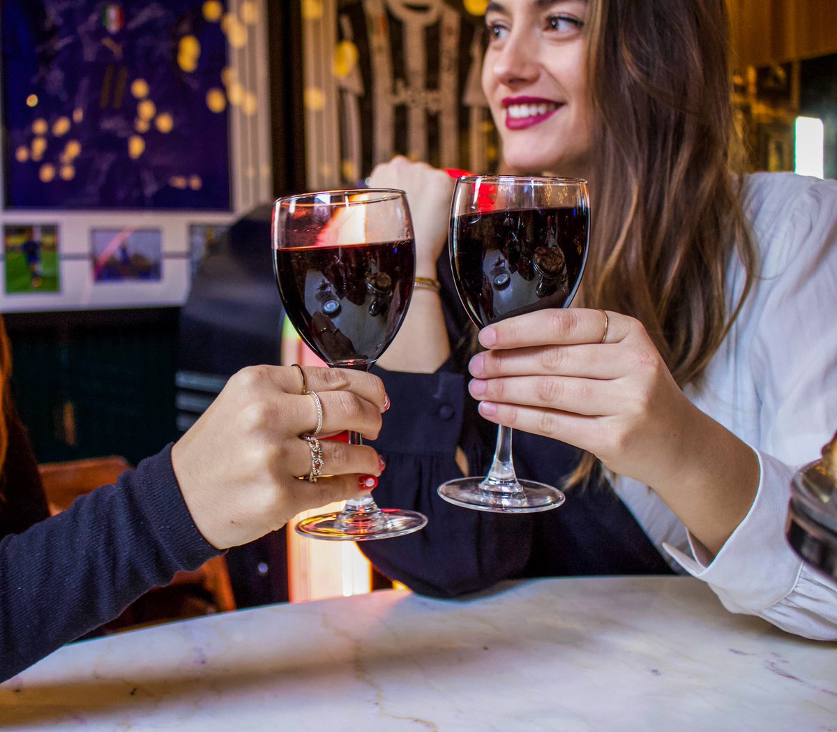 It’s wine o’clock somewhere🍷