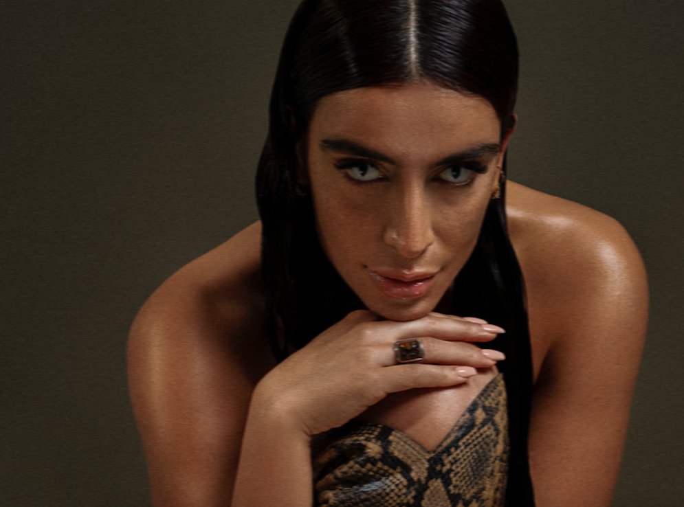 .<a href="/SEVDALIZA/">SEVDALIZA</a> shares new single "Oh My God." 

thefader.com/2020/01/29/sev…