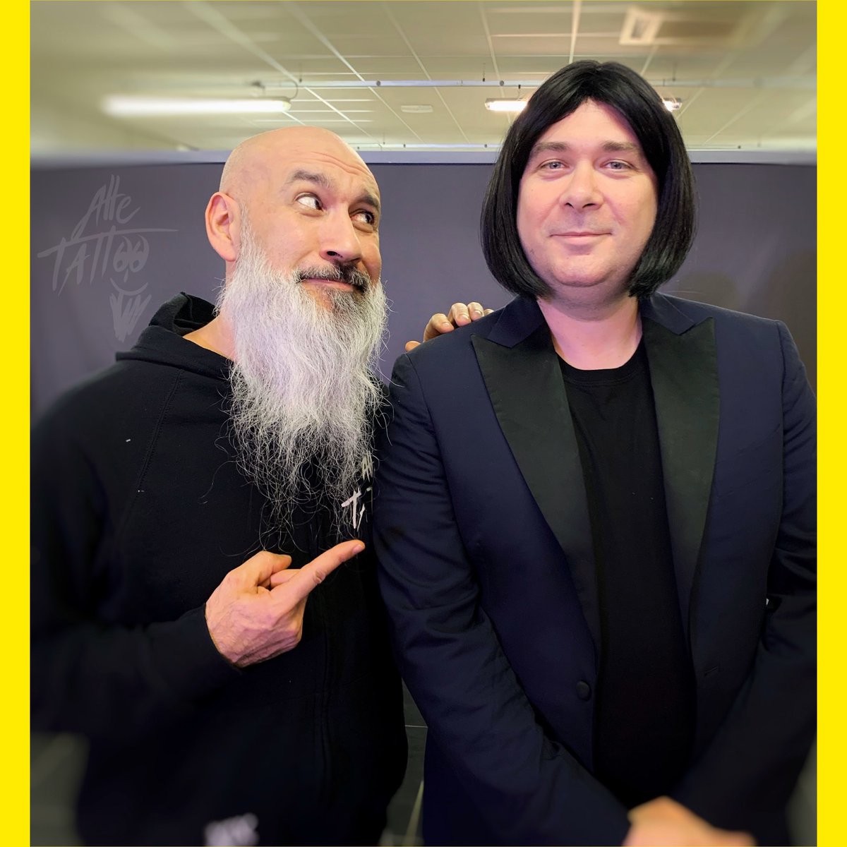 AlleTattoo's tweet photo. Ditemi la verità?! Da 1 a 10 quanto è il numero uno @ruggerodeitimidi 😜
#alletattoo #ruggerodeitimidi #lazanzara #lazanzaratour #modena #renault #limidi #soliera #carpi #musica #radio #live #onair #tattooshop https://t.co/RJh1IGXLXV