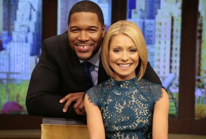 dcconfidential's tweet photo. Michael Strahan on Kelly and Michael: "I Didn’t Know I Was Supposed to Be a Sidekick" #KellyandMichael
https://t.co/wcFZpnr6kq https://t.co/EHf2uct872