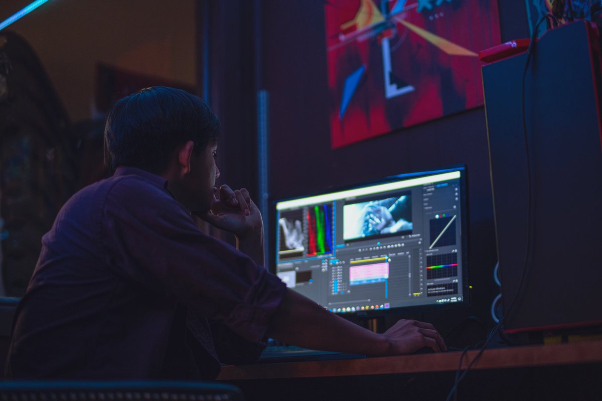 BoredFilms's tweet photo. Editors at work!!! https://t.co/fWoY06R5wF