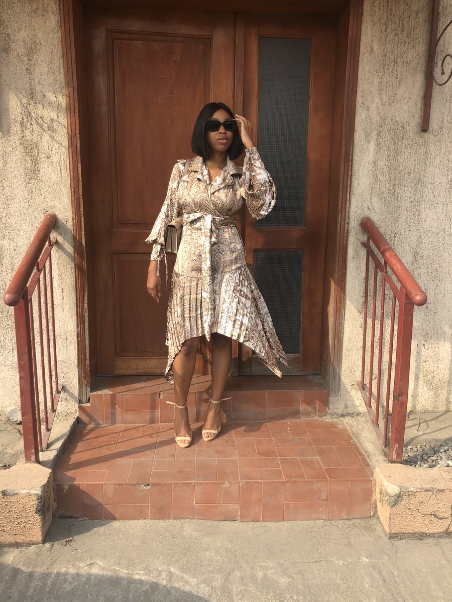 TITIBELO_'s tweet photo. Sunday Service #InThatTITIBELOSet π€
Our Updated Conical Sleeve Blouse + Uneven Hem Pleated Skirt is now available in this beautiful brown paisley print for N19,999!
#BuyTITIBELO #BuyNigerian #MadeInNigeria https://t.co/VHJZfOB8DD