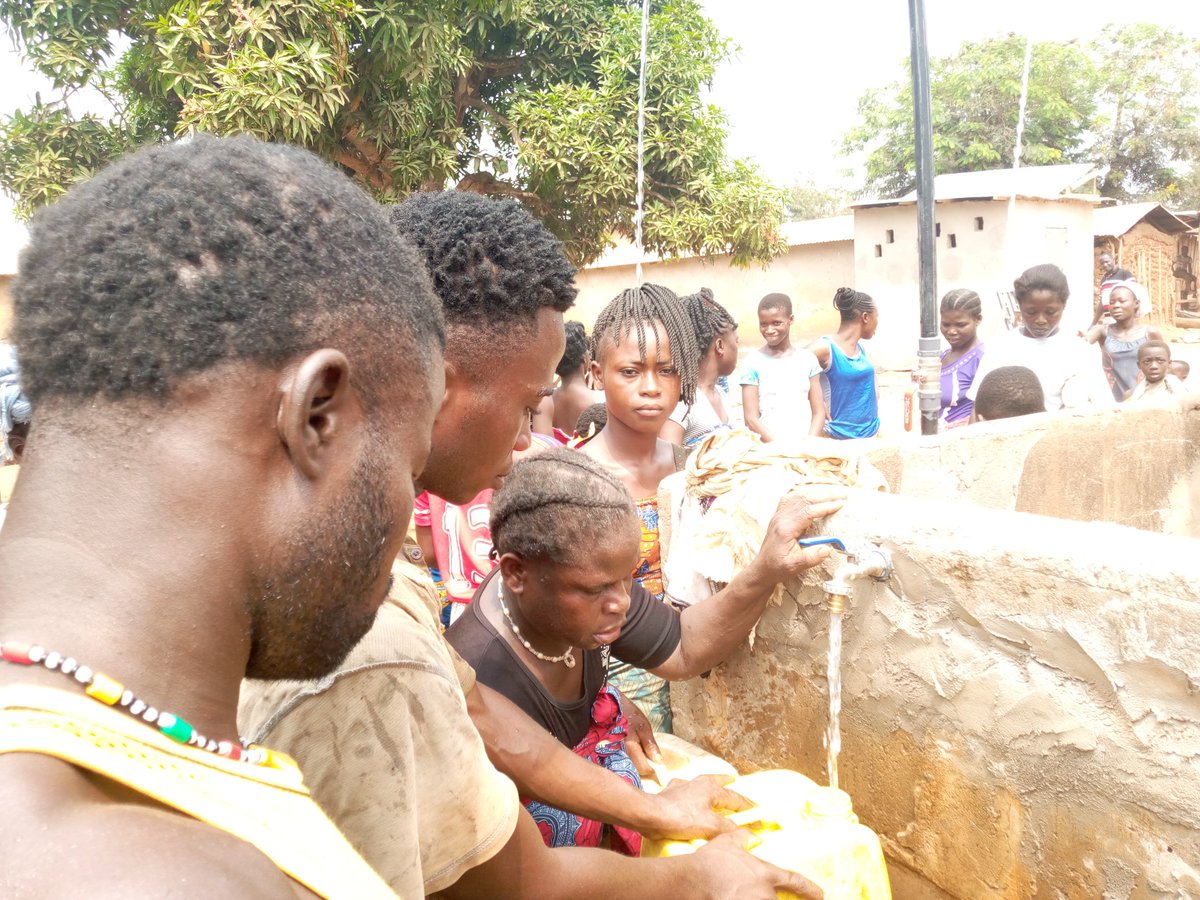 MTiassale's tweet photo. Tollakro /Tiassalé

Fin des efforts physiques, pour les femmes. 

     Le 23 décembre 2019, de passage à Tollakro,  village de la commune de Tiassalé, le Maire ASSALÉ Tiémoko, devant les...https://t.co/t0ZDiJgsCr https://t.co/DEE7DQpacq