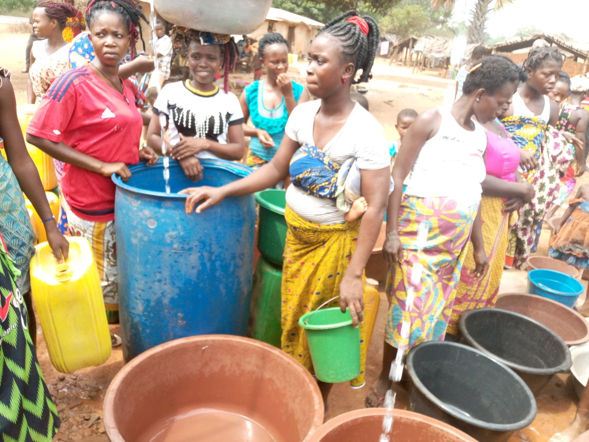 MTiassale's tweet photo. Tollakro /Tiassalé

Fin des efforts physiques, pour les femmes. 

     Le 23 décembre 2019, de passage à Tollakro,  village de la commune de Tiassalé, le Maire ASSALÉ Tiémoko, devant les...https://t.co/t0ZDiJgsCr https://t.co/DEE7DQpacq
