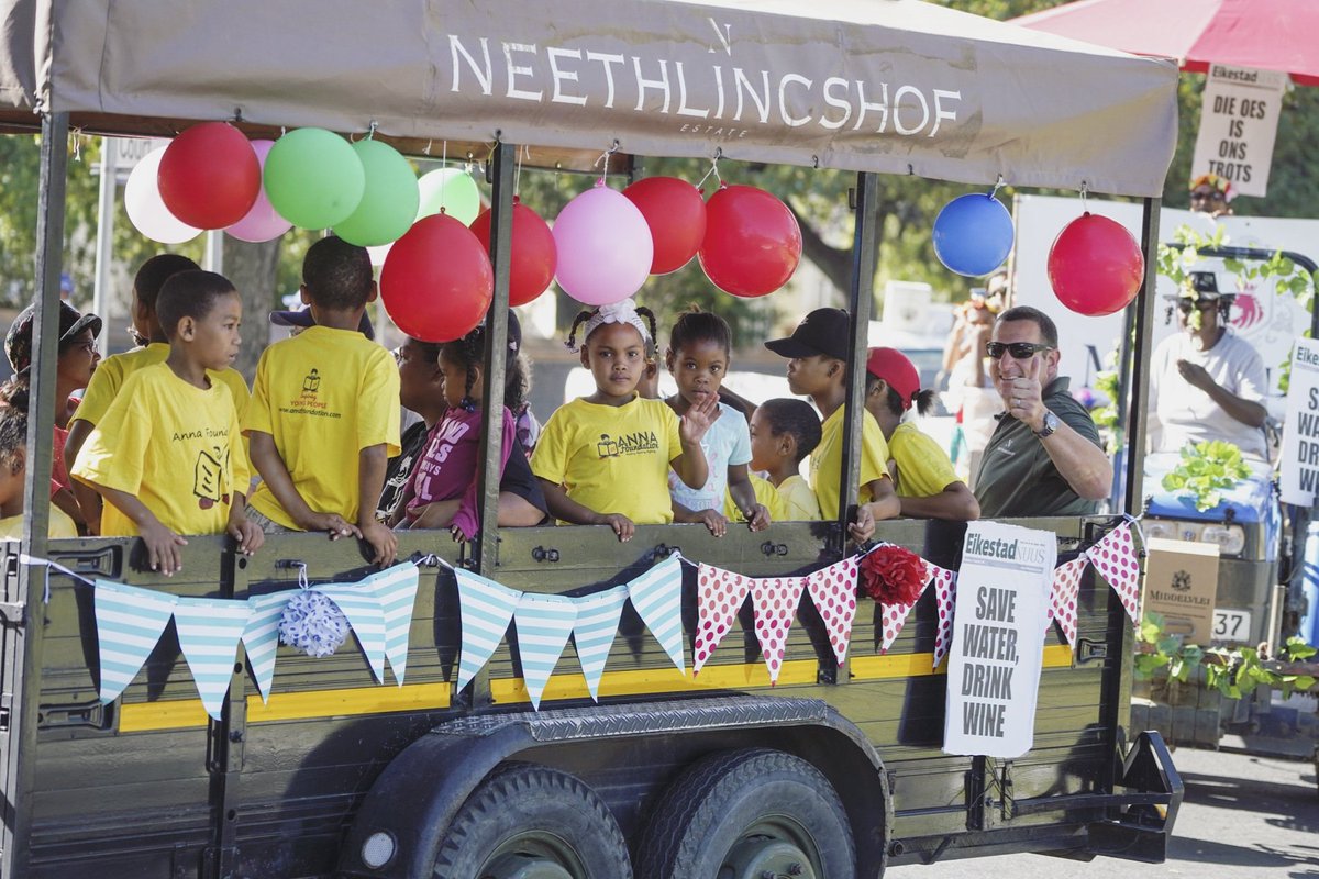 VisitStellies's tweet photo. Join us for the Harvest Parade on Saturday morning at 9am. Musicians and a festive entourage will lead the way from Andringa road to the town hall where we will do the annual blessing of this year's harvest.

#visitStellenbosch #drinkStellenbosch #harvest2020 https://t.co/UYgzq5GiJK