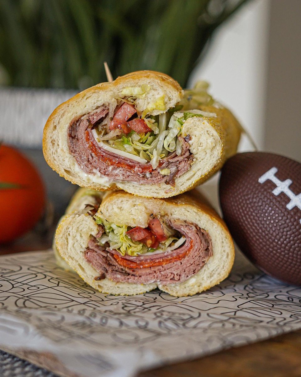 chichimix's tweet photo. 🔎SECRET SUB ALERT🏈 In celebration of Miami hosting the #BigGame, @Boars_Head is offering fans a secret sub — THE PLAYMAKER! 🥖Simply ask for it at your local @Publix Deli (select locations) until 2/10. #BHPlaymaker https://t.co/1pZ1HQ1QTZ https://t.co/d7ft14KZFO