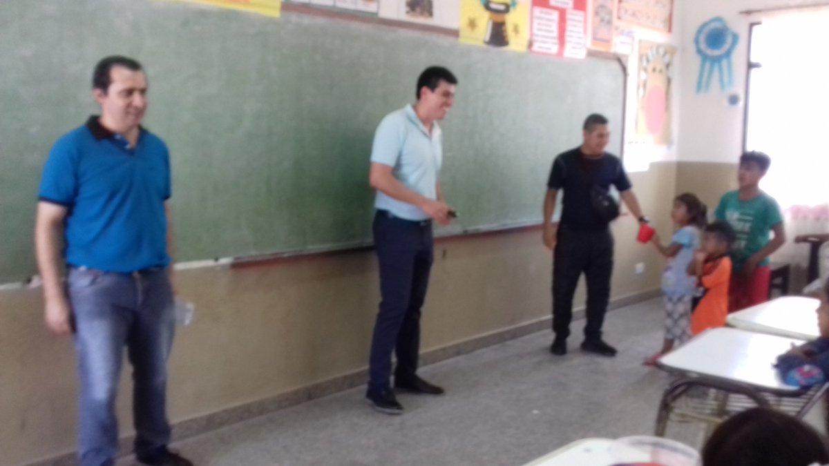 geminianana's tweet photo. #Ahora #RefuerzoEstival #PAS compartiendo la jornada con el Lic Roberto Ramos, el coord zonal @RangeonMartin Esc Indígena 4738 Juan XXIII Pichanal @matiascanepa @ferdiptorres @GustavoSaenzOK @MEducacionSalta @trottanico https://t.co/ldUcnn2bR2