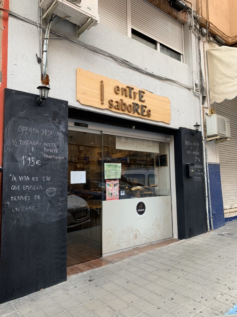 Gente de #Alicante mi madre ha montado una panadería y está costando mucho arrancar, si podéis ayudar con un #RT para que por lo menos puedan verla nos haríais un gran favor, se llama entre sabores y está en la calle Isabel la Católica (centro) el producto está genial 🙏🏿