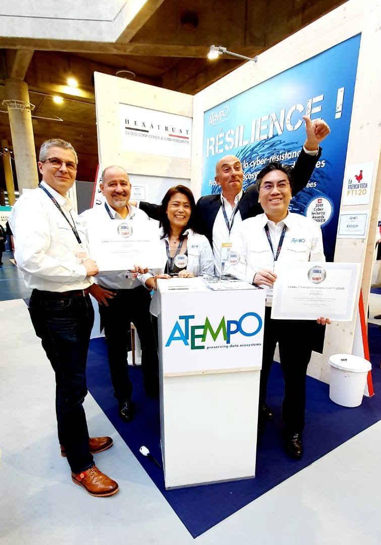Atempo's tweet photo. La famille Atempo Wooxo est désormais au complet ! Lors du salon @FIC_eu à Lille cette semaine @Wooxo_ renouvelle avec le label France Cyber Security pour #Youbackup et @Atempo se voit décerné le label pour ses trois solutions #Miria #Tina et #Lina. https://t.co/9wGhvE8Lep