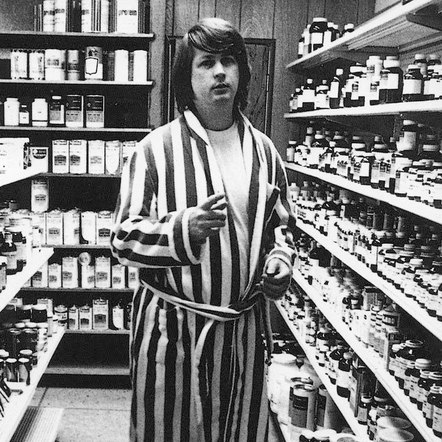 BrianWilsonLive's tweet photo. In 1969, Brian opened up The Radiant Radish, a health food store, in West Hollywood CA with his cousin Steve Korthoff and friend Army Geller. When Brian was asked about his favorite part of running the store, he responded, “the cash register, I learned how to do it.”
#1969 https://t.co/zJU2qYiNrT