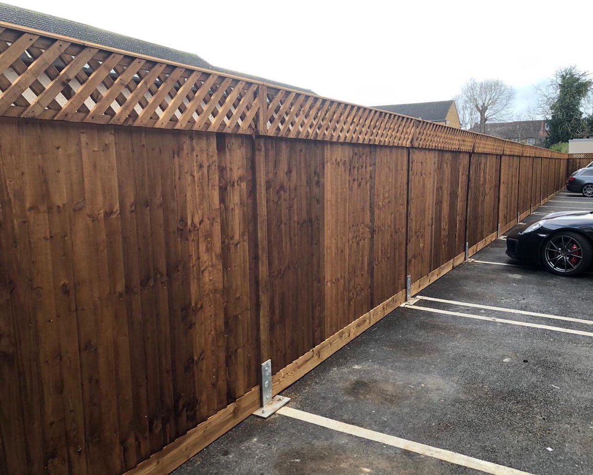ABCFencingLtd's tweet photo. ▪️Closeboard Fencing, Timber Posts with Diamond Trellis▪️
#abcfencing #fencing #gates #automation #residential #closeboard #trellis #domestic #structure #fencingcontractor #constructionuk https://t.co/fddUjgNGer