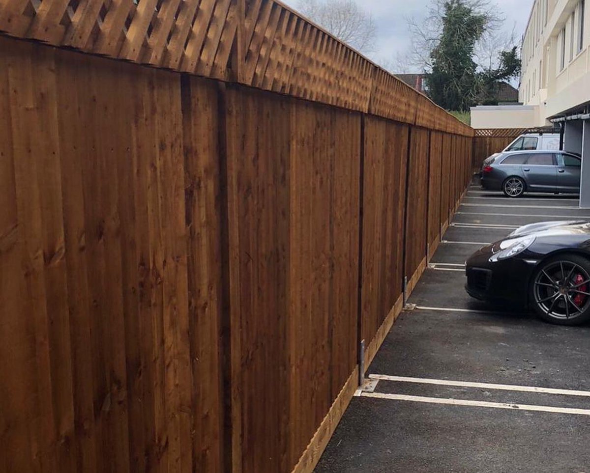 ABCFencingLtd's tweet photo. ▪️Closeboard Fencing, Timber Posts with Diamond Trellis▪️
#abcfencing #fencing #gates #automation #residential #closeboard #trellis #domestic #structure #fencingcontractor #constructionuk https://t.co/fddUjgNGer