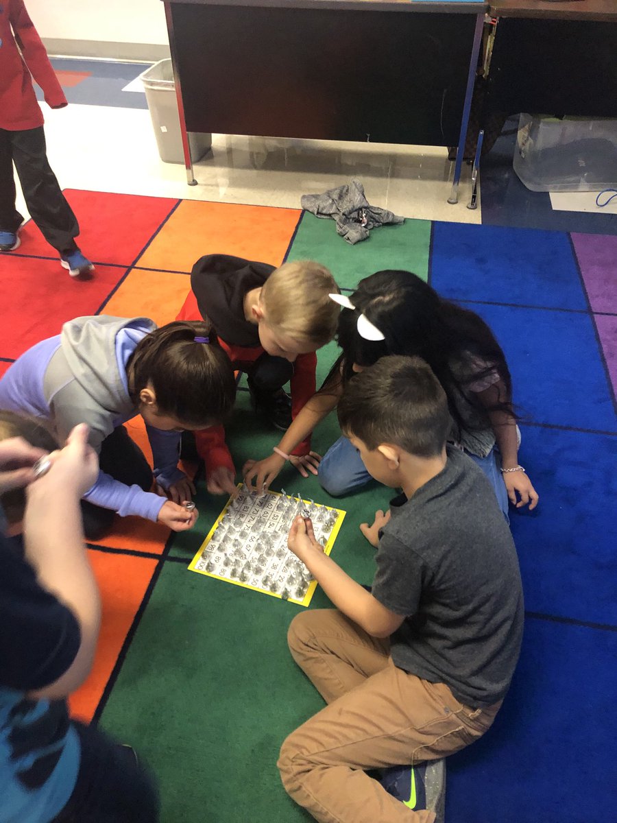 beckag85's tweet photo. It’s the 100th Day of School! So far we have found 100 kisses and worked on 100 piece puzzles! ⁦@darynpolanco⁩ ⁦@happytobeahusky⁩ https://t.co/SOIY0GsyN7