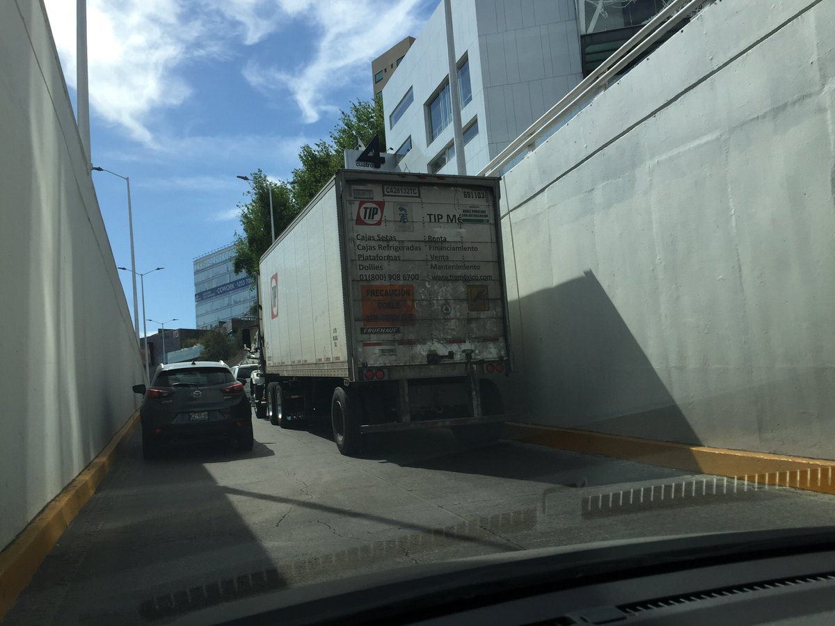 <a href="/lopezdoriga/">Joaquín López-Dóriga</a> Trailers de doble remólque circulando a todas horas en Tecamachalco y en Interlomas SON UN PELIGRO VAN COMO LOCOS!! Y SON AGRESIVOS!!! <a href="/Huitzquillocan/">Huixquilucan</a> <a href="/DenunciandoDF/">DC Denuncia Ciudadana</a> <a href="/EdoMexDenuncia/">EdoMexDenuncia</a> ⚠️⚠️⚠️