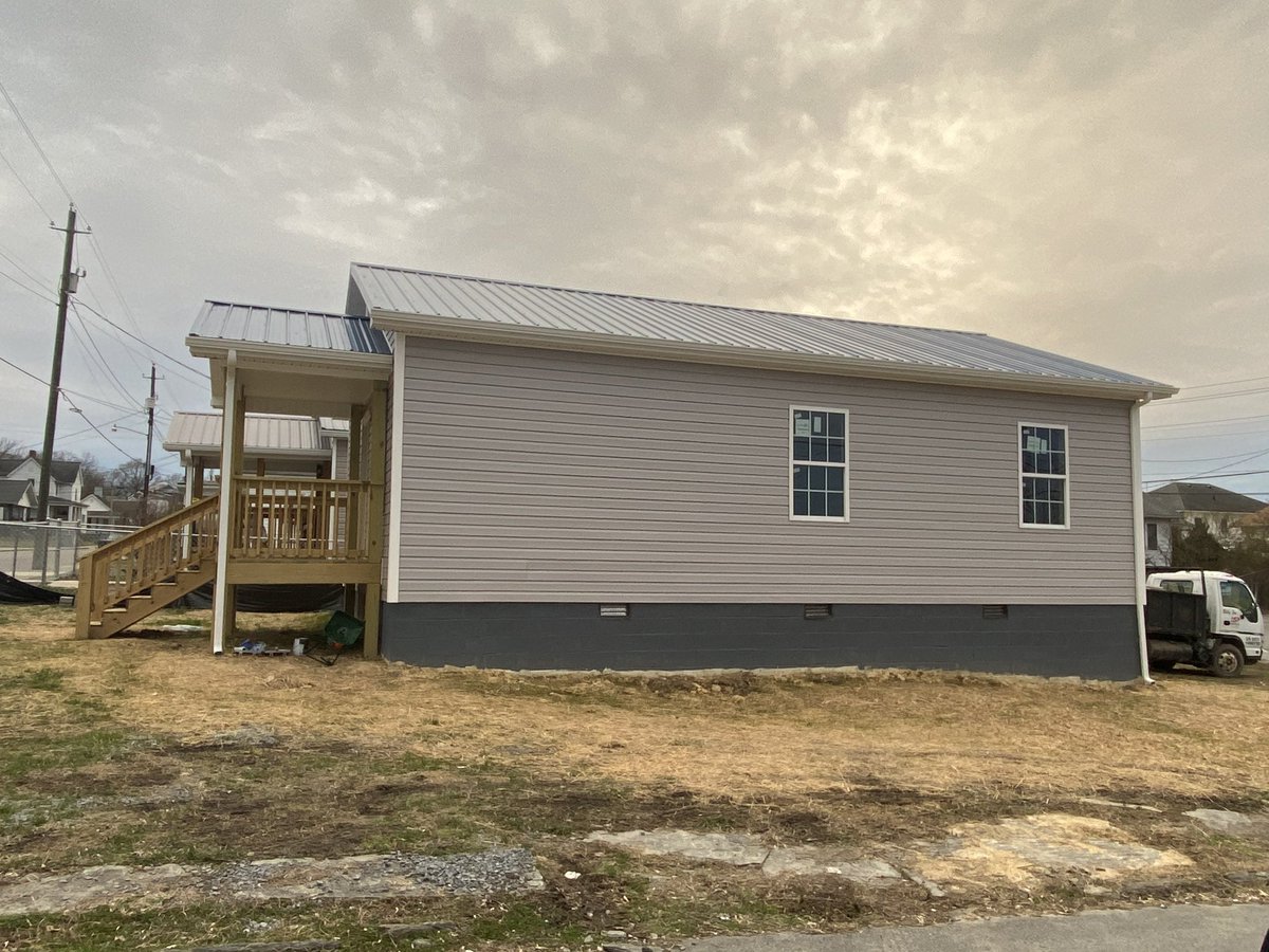 kevinmedinscop1's tweet photo. Dan Cota - Pro Sales Manager, myself as DMIS and Store Team Bristol, TN - #2591 in partnership with Pro Customer ASP (Appalachia Service Project), a new construction home using Lowe’s for materials/labor. @1280Market @2Lead4Success @GaryatLowes @2591Lowes https://t.co/YUgoz7XH7L