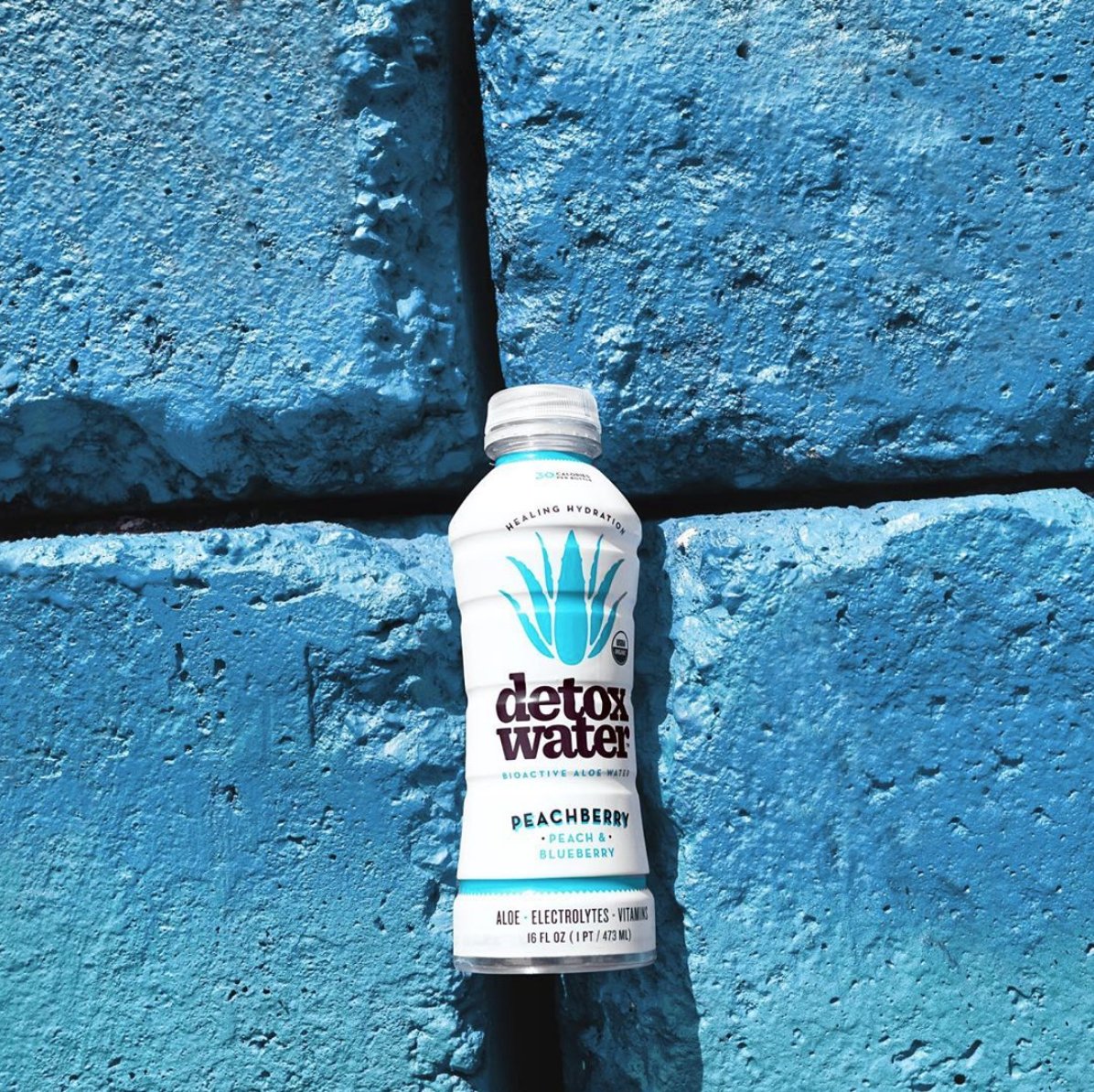 Feeling blue? #DrinkAloe for the perfect pick-me-up 🌞Don’t forget there is still time at save 10% with code: LUNAR. bit.ly/2RFj7Sd