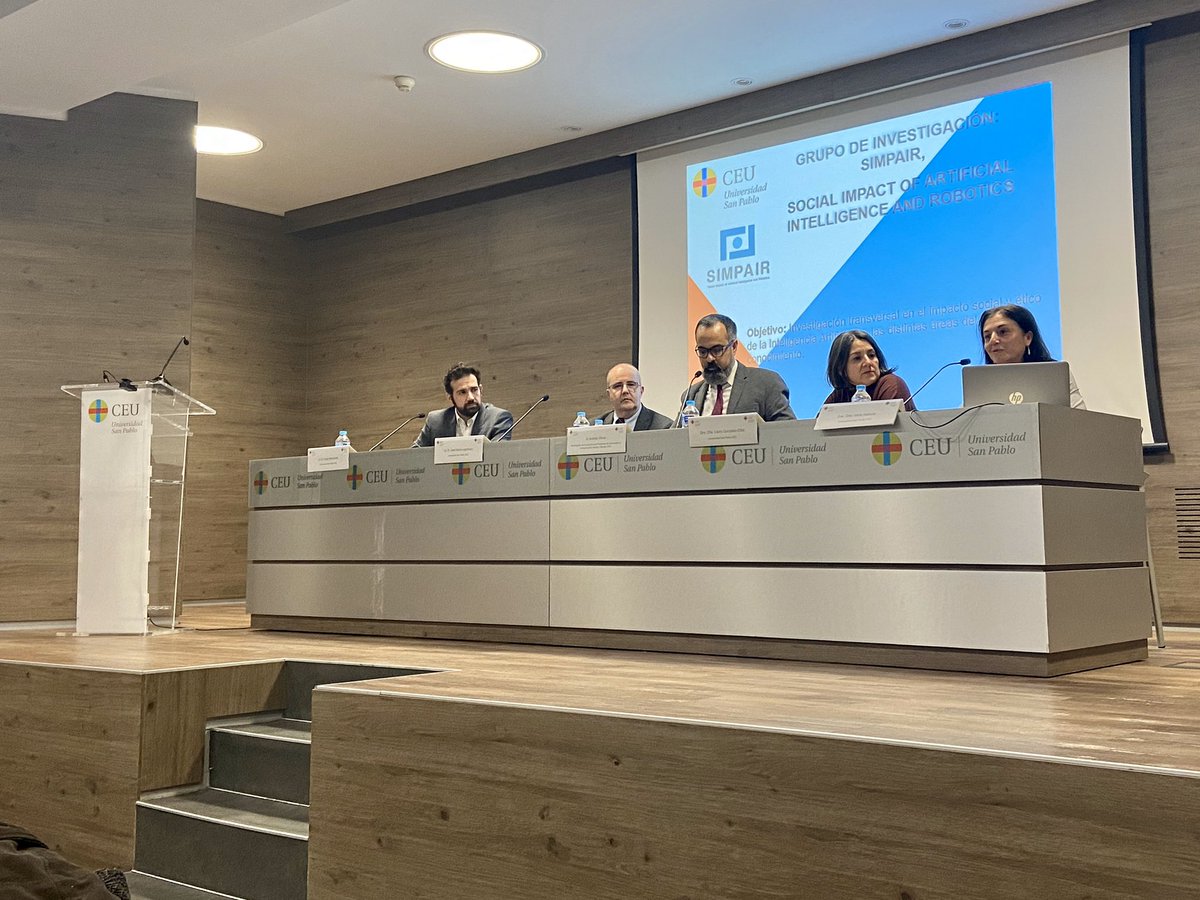 MariaNavarroRob's tweet photo. En las I Jornadas Interuniversitarias con Investigadores CEU,  @idoiasalazar nos presenta el interesante proyecto “SIMPAIR: Impacto social de la inteligencia artificial y robótica” @USPCEUHumYCom @CEINDO_CEU https://t.co/1LBdClKMLn