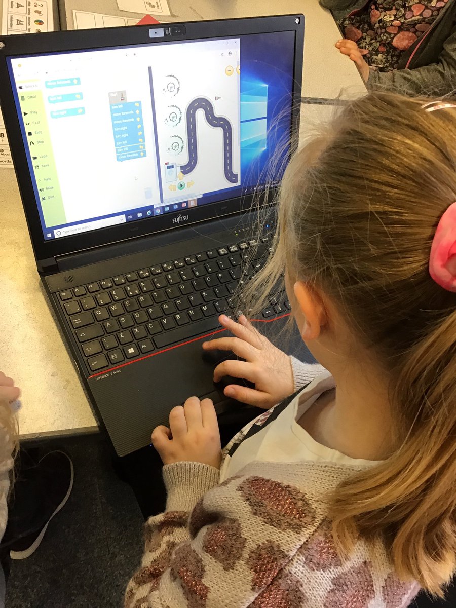 ClaphamTerrace1's tweet image. Year 2 are transferring their coding skills from iPads to laptops. We are using blocks to create algorithms. #computing #rapidrouter