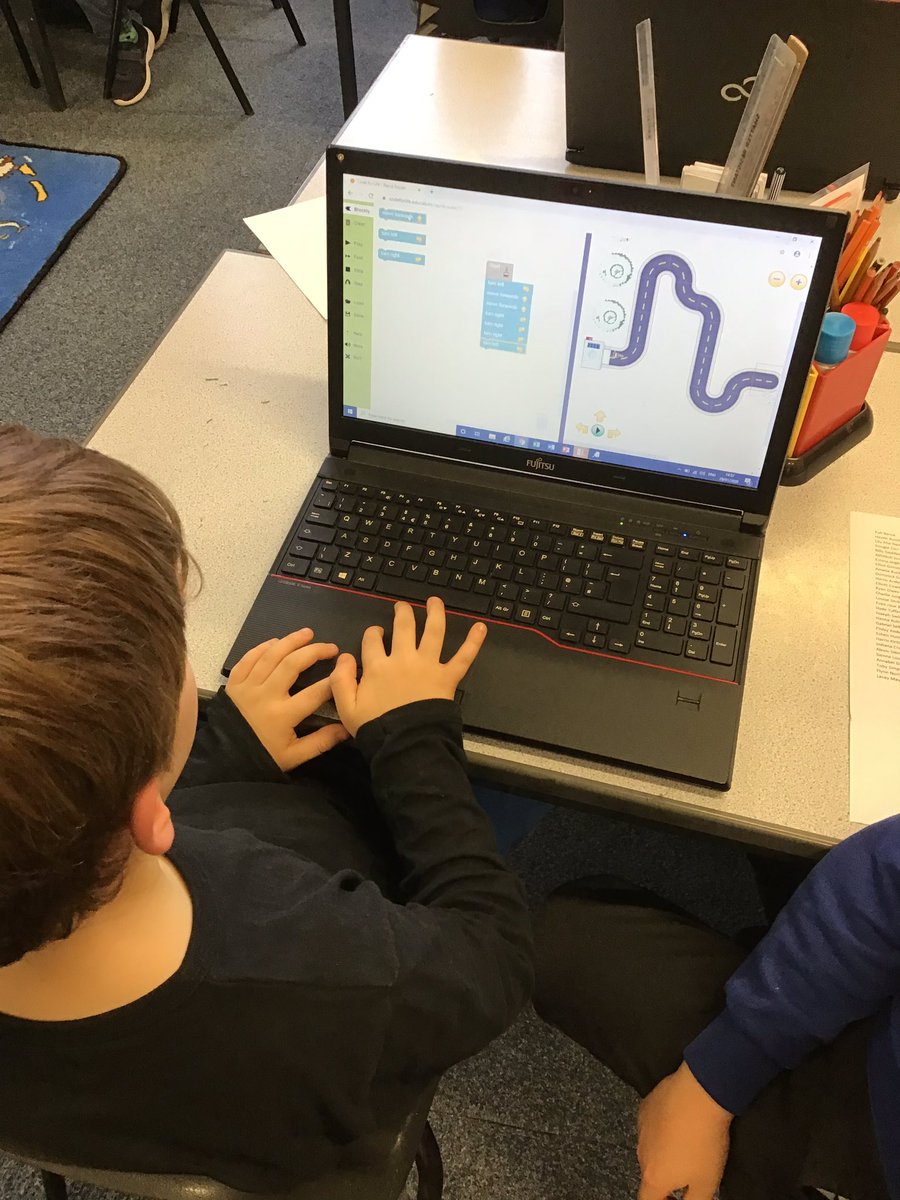 ClaphamTerrace1's tweet image. Year 2 are transferring their coding skills from iPads to laptops. We are using blocks to create algorithms. #computing #rapidrouter