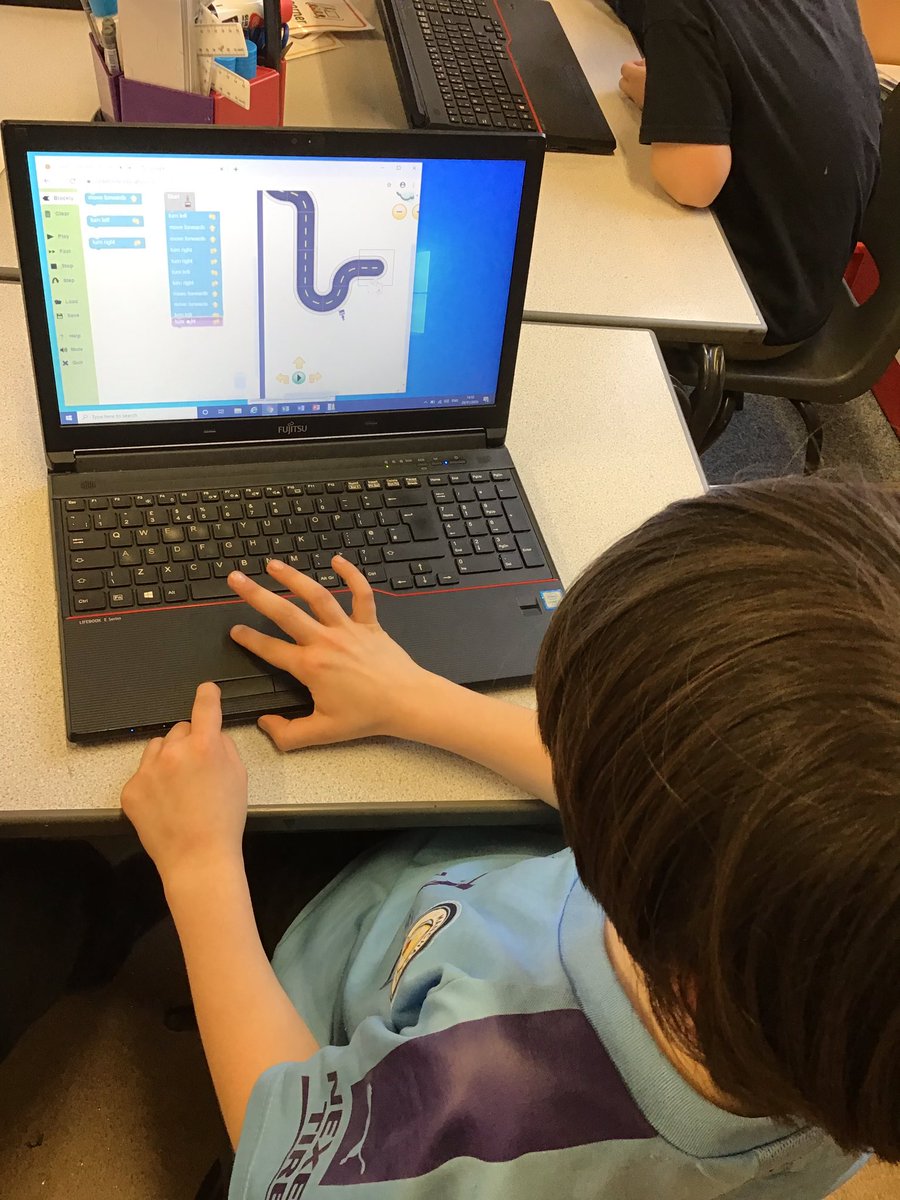 ClaphamTerrace1's tweet image. Year 2 are transferring their coding skills from iPads to laptops. We are using blocks to create algorithms. #computing #rapidrouter