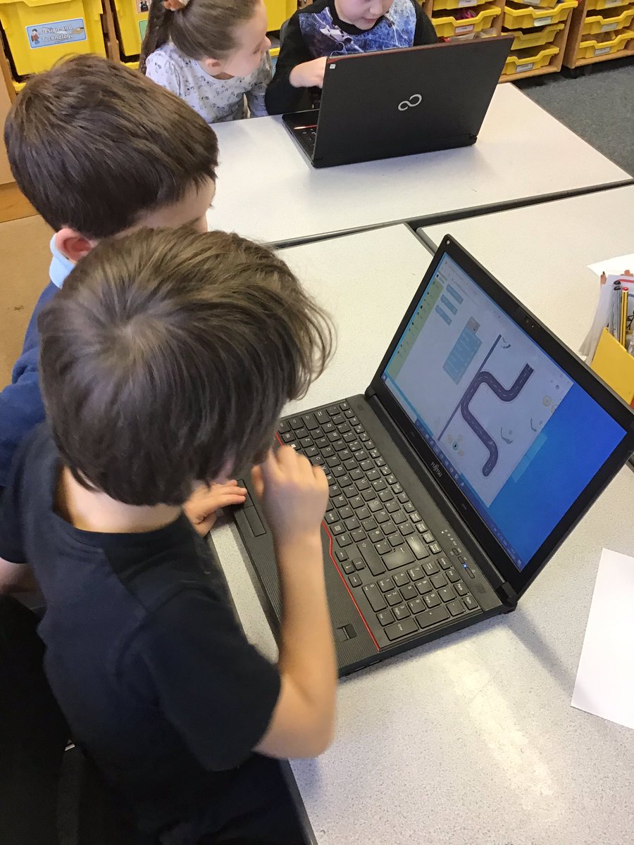 ClaphamTerrace1's tweet image. Year 2 are transferring their coding skills from iPads to laptops. We are using blocks to create algorithms. #computing #rapidrouter