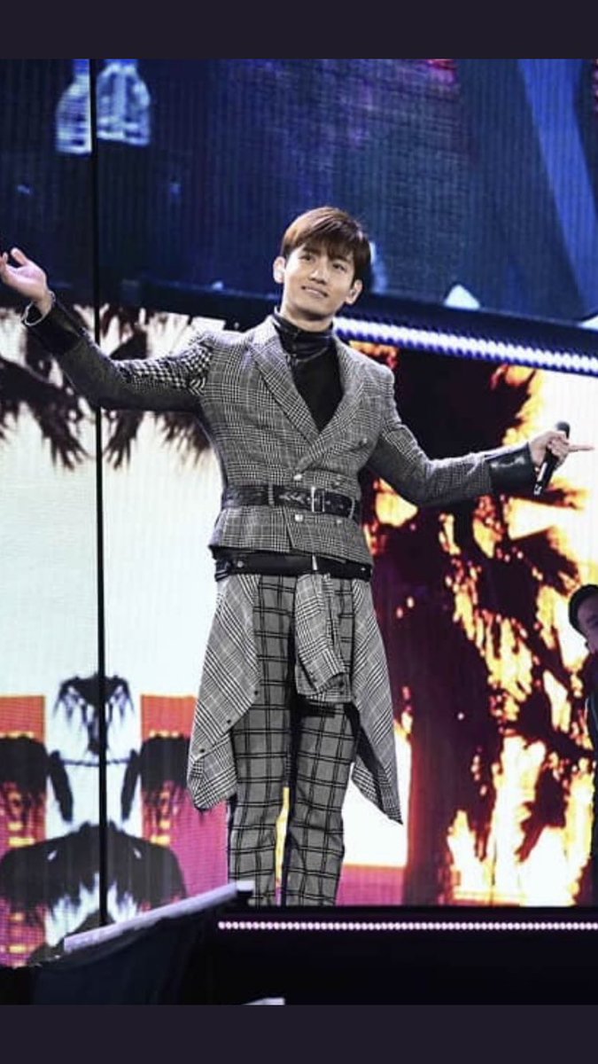 チャミぴぃ𐂂 على تويتر Truth そう Time Works Wonders いつか聞いた言葉だけど の時のチャンミン右手首をくるくる回しながら指を鳴らす振り 愛しすぎる手首 東方神起 Xv Toho15th まなざし Xv個人的大好物 ユノ チャンミン