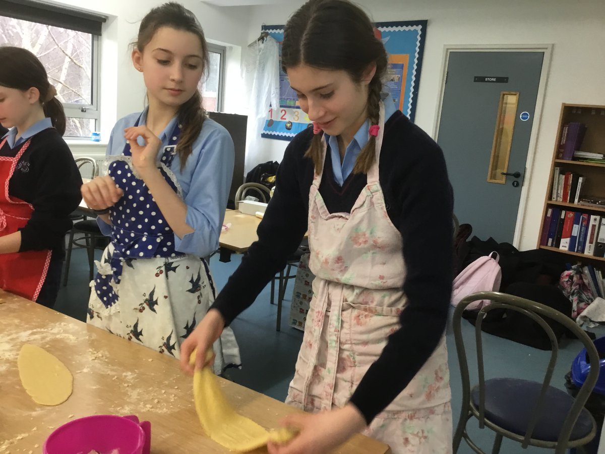 ShrewsburyHigh's tweet photo. #cookandcreate is proving a very popular club - working in the #sixthform kitchen, making fresh pasta dough, ricotta & spinach #ravioli laminating with herbs & preparing a summer menu for entering into a regional competition - we're starting to feel a bit hungry... #enrichment https://t.co/LQ4nxP5vsR