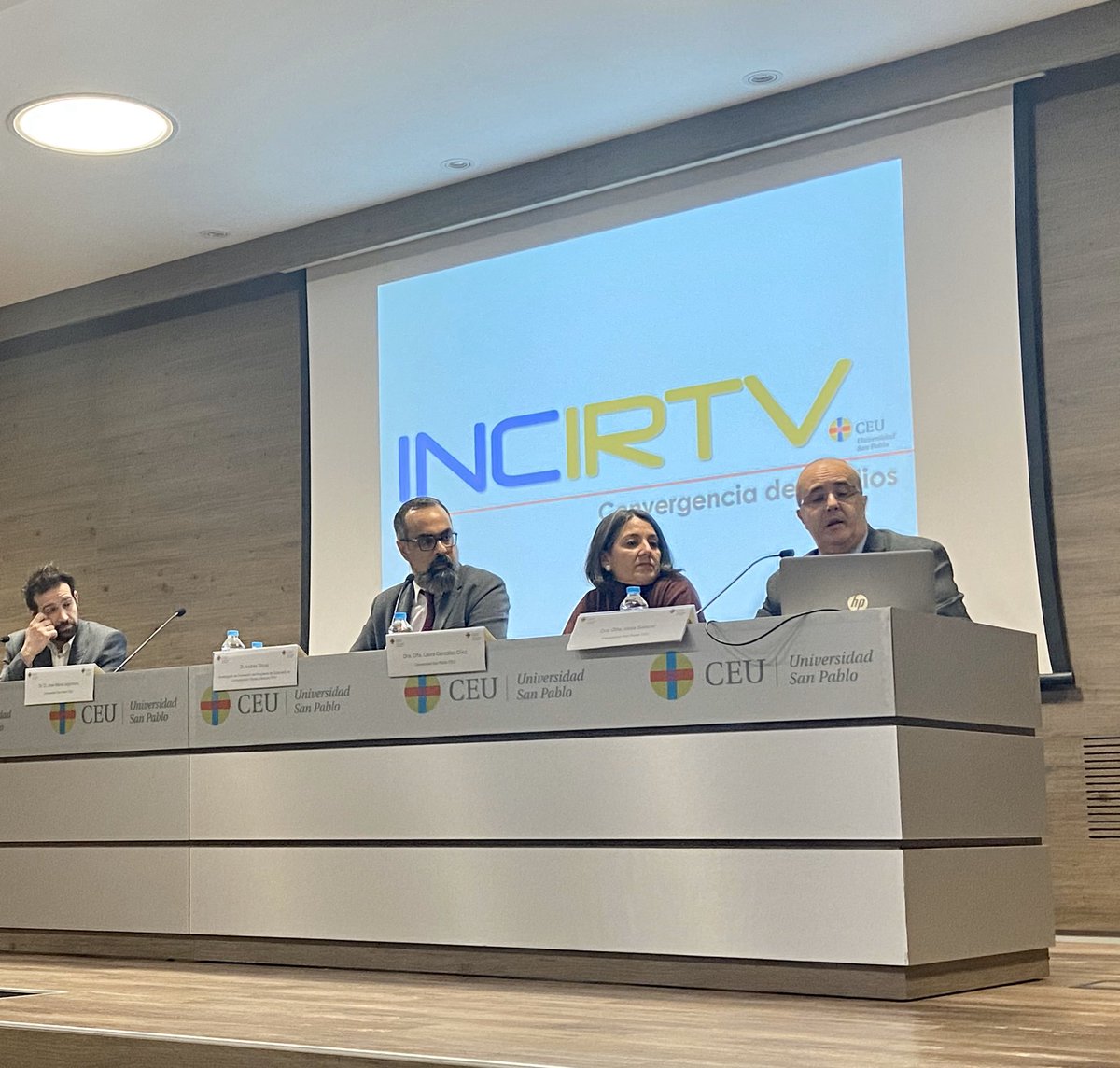 MariaNavarroRob's tweet photo. El profesor @jmlegorburu nos cuenta la relevante actividad del proyecto “INCIR TV” @USPCEUHumYCom @CEINDO_CEU https://t.co/yDRes5Te0b