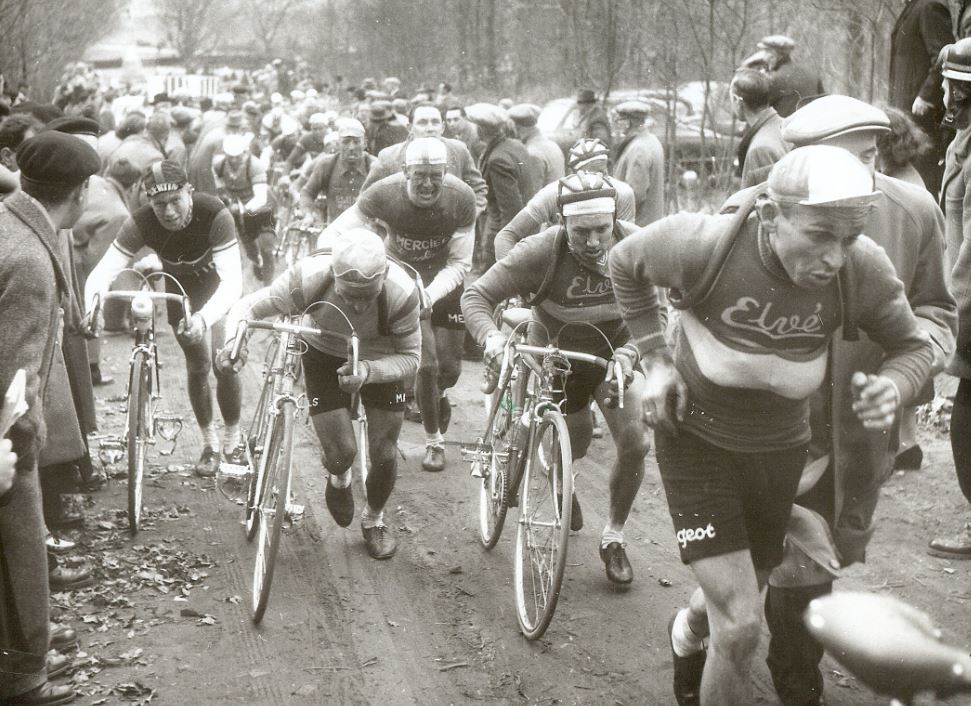 IFF_race's tweet photo. Run Boy Run! Time to run to our website:
check our 7⃣ races & 7⃣ road maps:
9⃣0⃣0⃣ km. of cyling passion incl. 8⃣ climbs of this Kemmelberg.
#GWE20 #7racesinFlandersFields #GWE1955retro https://t.co/kyrpSdLe6H