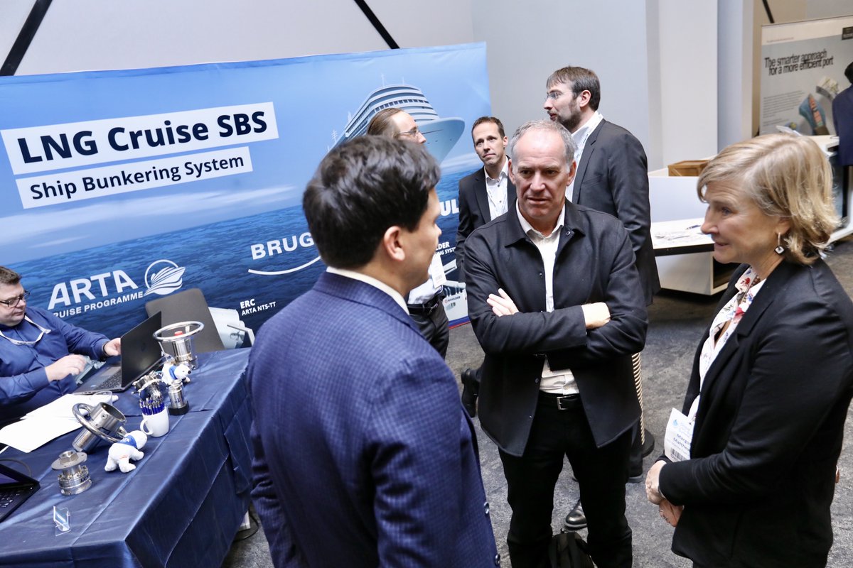 Networking in full swing at the global #LNGBunkeringSummit #lngbunkering #decarbonisation #shipping #oilandgas