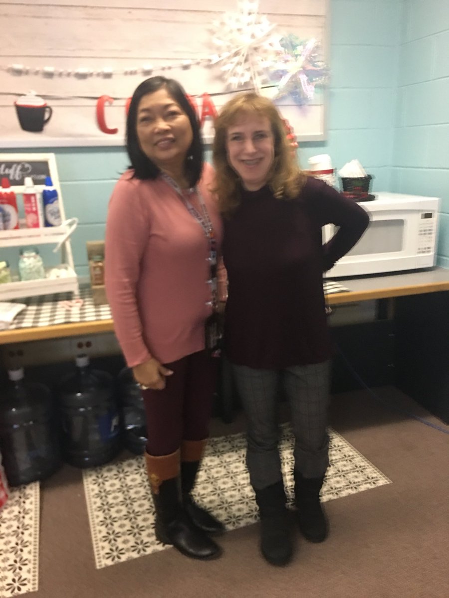 Smith2Robin's tweet photo. Amazing Teacher's Hot Chocolate bar! #PNBhotcocabar #PaulThiessen https://t.co/7ePbuosAtc