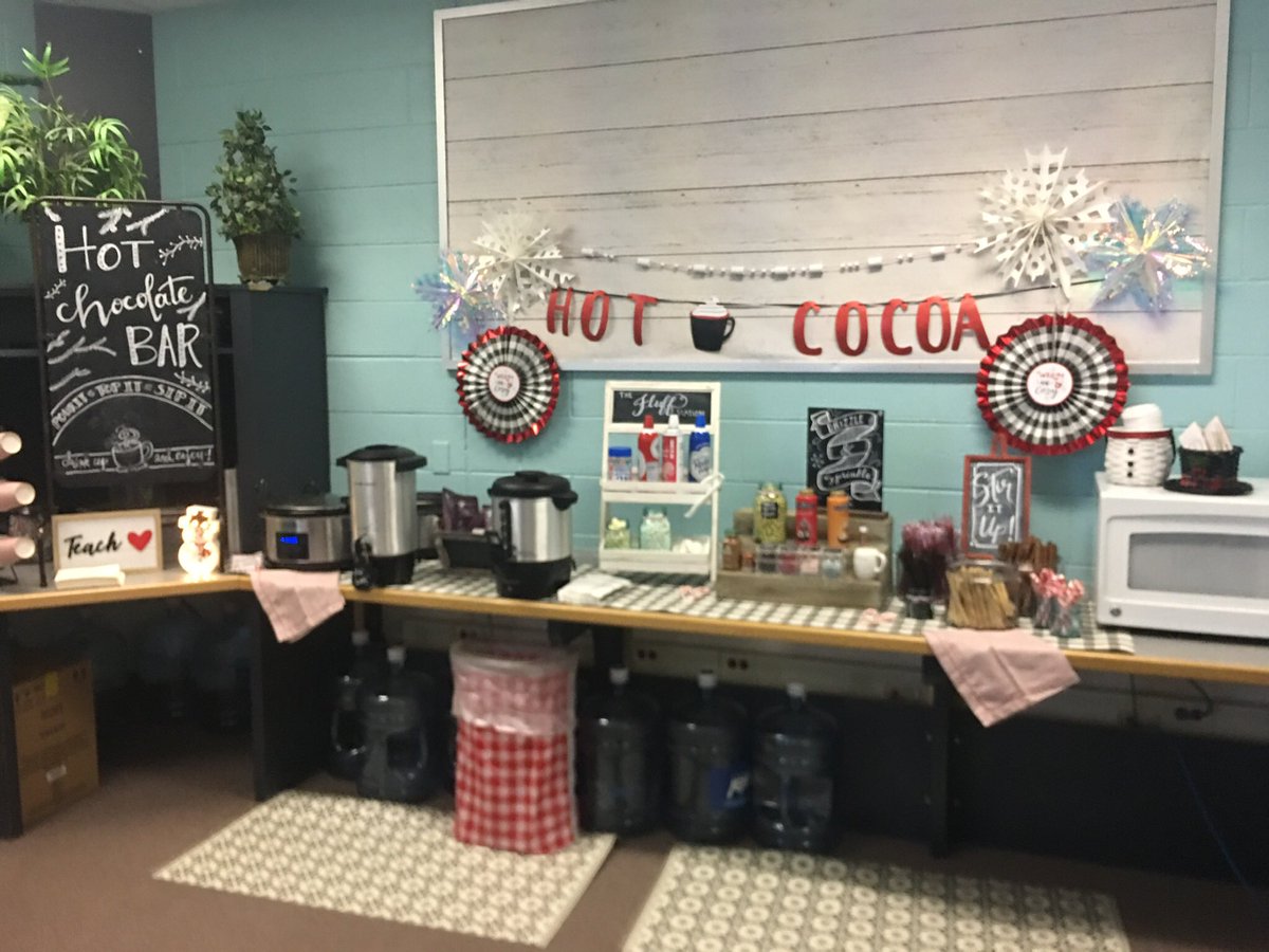 Smith2Robin's tweet photo. Amazing Teacher's Hot Chocolate bar! #PNBhotcocabar #PaulThiessen https://t.co/7ePbuosAtc