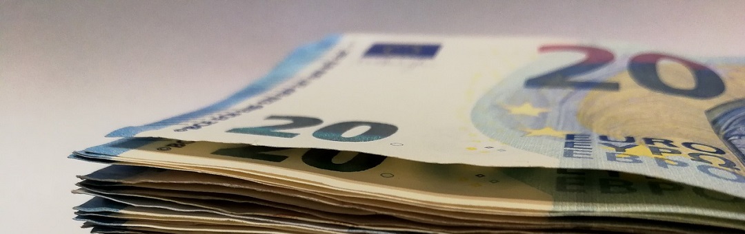 9fornews's tweet photo. En weer zijn de banken negatief in het nieuws. Deutsche Bank blijkt de financieel adviseur van een lid van de Saoedische koninklijke familie smeergeld te hebben betaald in de hoop de rijke klant vast te houden. #bankenunie #DeutscheBank #Merkel #Nederlan https://t.co/wjuWc8lBFu https://t.co/qLZiqJWf3m