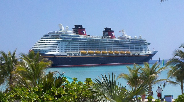 takingthekids's tweet image. Cruises make planning a multi-generational family vacation easier. Families with members of all ages love a @DisneyCruise! Check out our annual planning guide and get started planning your next #cruisewithkids (ad) ow.ly/J9os30qbjjM #multigen #travelwithkids #gramping
