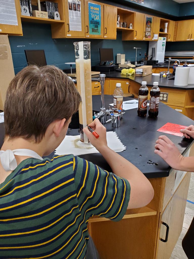 MrIncrediBeal's tweet photo. IB Y2 Ss determining the decay rate of Root Beer foam by modeling the change in height using a half-life relation. A messy day in room 207 #iteachphysics #hubpride #explorephysics https://t.co/IEvaHczbxU