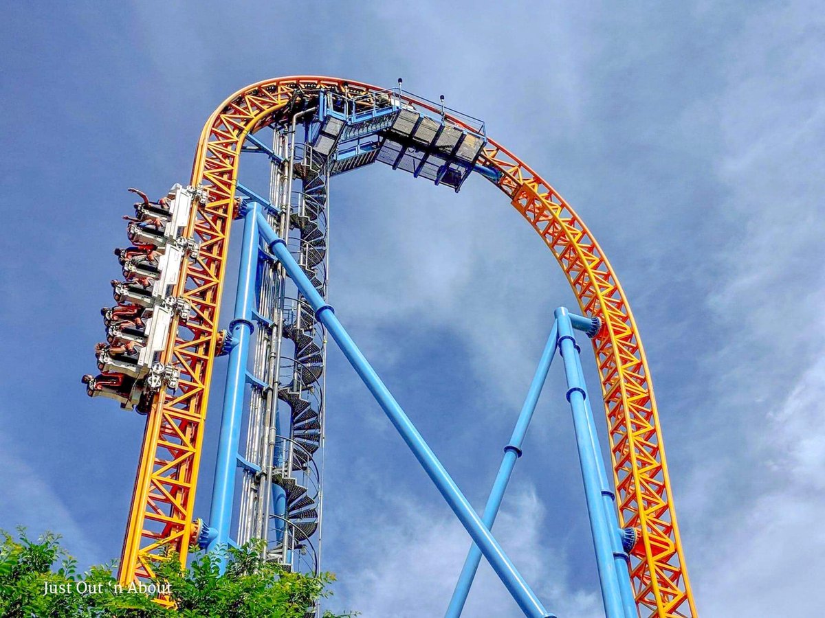 JustOut_nAbout's tweet photo. Almost over that mid week hump!!๐ข๐ข Be sure to check out our new vlog from our first visit to @hersheypark !!
#visitpennsylvania #coasterenthusiasts #thrillrides #justoutnabout #themeparkphotography #hersheypark #hershey #intamin #intamincoasters #fahrenheit #hersheyparkhappy https://t.co/uVRp5h51dE
