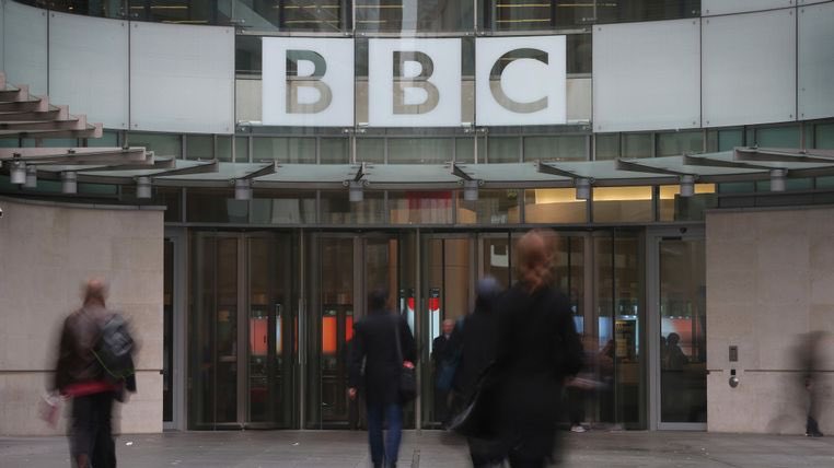 JLongReporter's tweet photo. 450 jobs and “fewer news stories” 😔another day, another restructure
BBC News to be 'reshaped' - with 450 job losses
https://t.co/ktTOwe6ndM https://t.co/NynLS2Zm1Q