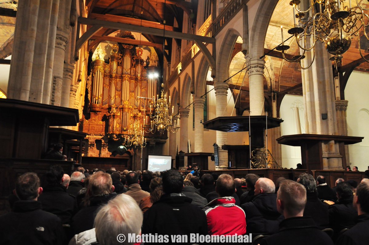 Wij zijn duidelijk niet de enigen die staan te popelen! Gisteren startten we de kaartverkoop en het loopt gelijk storm! Dat belooft wat!
Zorg dat je er ook bij bent op D.V. 9 mei 2020 in de Oude Kerk!

orgelfeest.nl