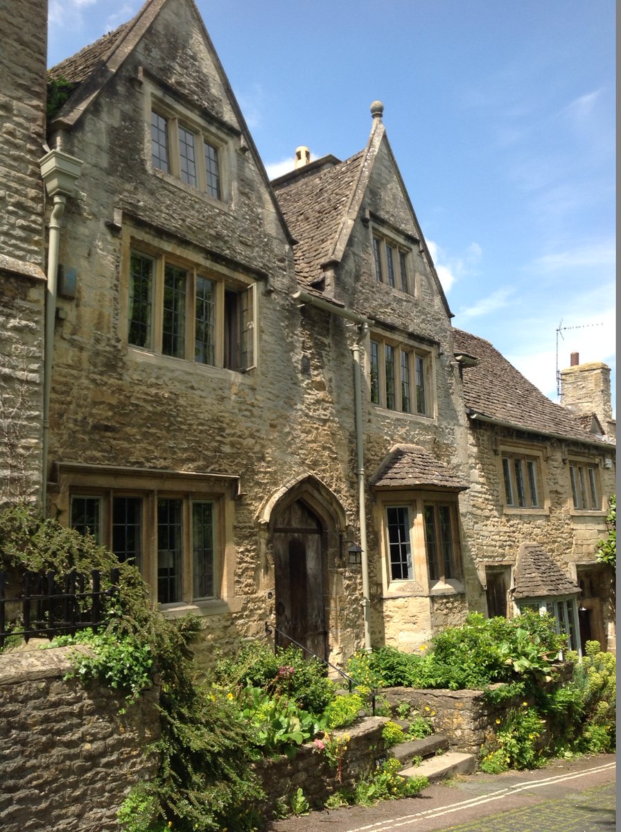 Daytrip from London. Escape to the country. 6 hour tour of the #Cotswolds with a cream tea inside my thatched roof private family home 1h30m by direct train #Vermont #WashingtonDC #WashingtonPost #Washington #westvirginia #Wisconsin #wyoming #Adelaide #Perth #anglotip #travelblog