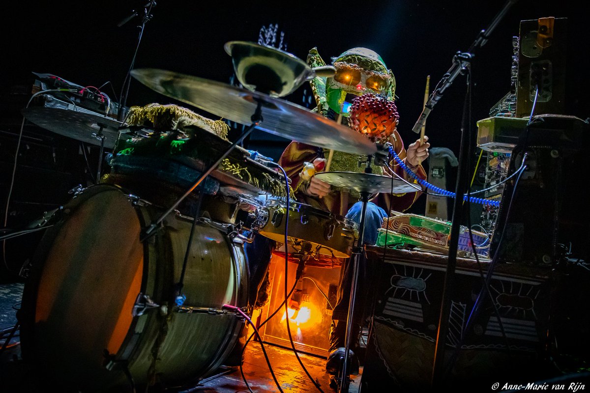 MarieRijn's tweet photo. Vanuit de ruimte verzorgde @paddysteer in z'n ééntje het voorprogramma bij @BeakBristol in @DeHellingNL
Meer foto's?
https://t.co/1YST6PeZ70
#paddysteer #BEAK #dehelling #popfotografie https://t.co/zk7K5oBLdK