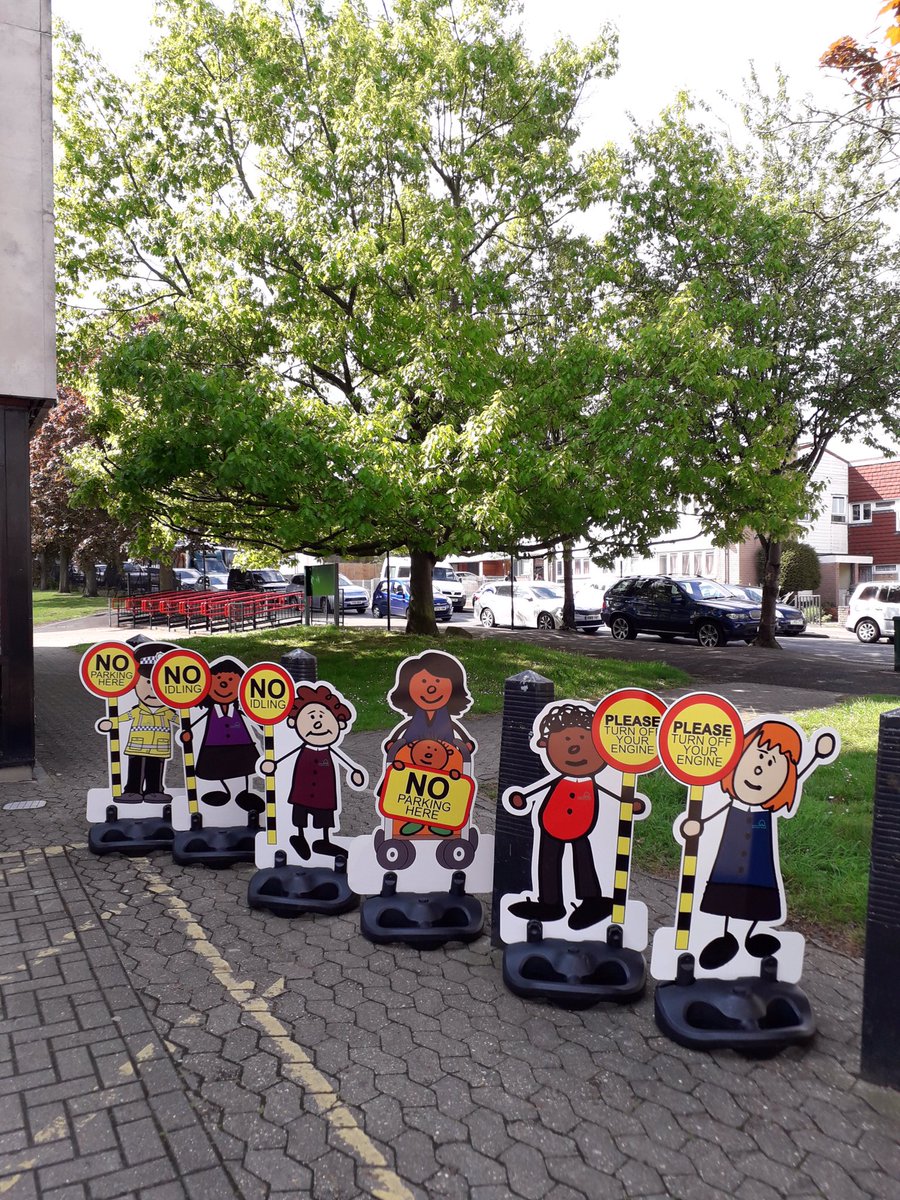 School_RdSafety's tweet photo. Very true. These #ParkingBuddies are encouraging parents to #StopIdling #DropOffSwitchOff #LetChikdrenBreathe #CleanAir https://t.co/Lfqr2Eu61o