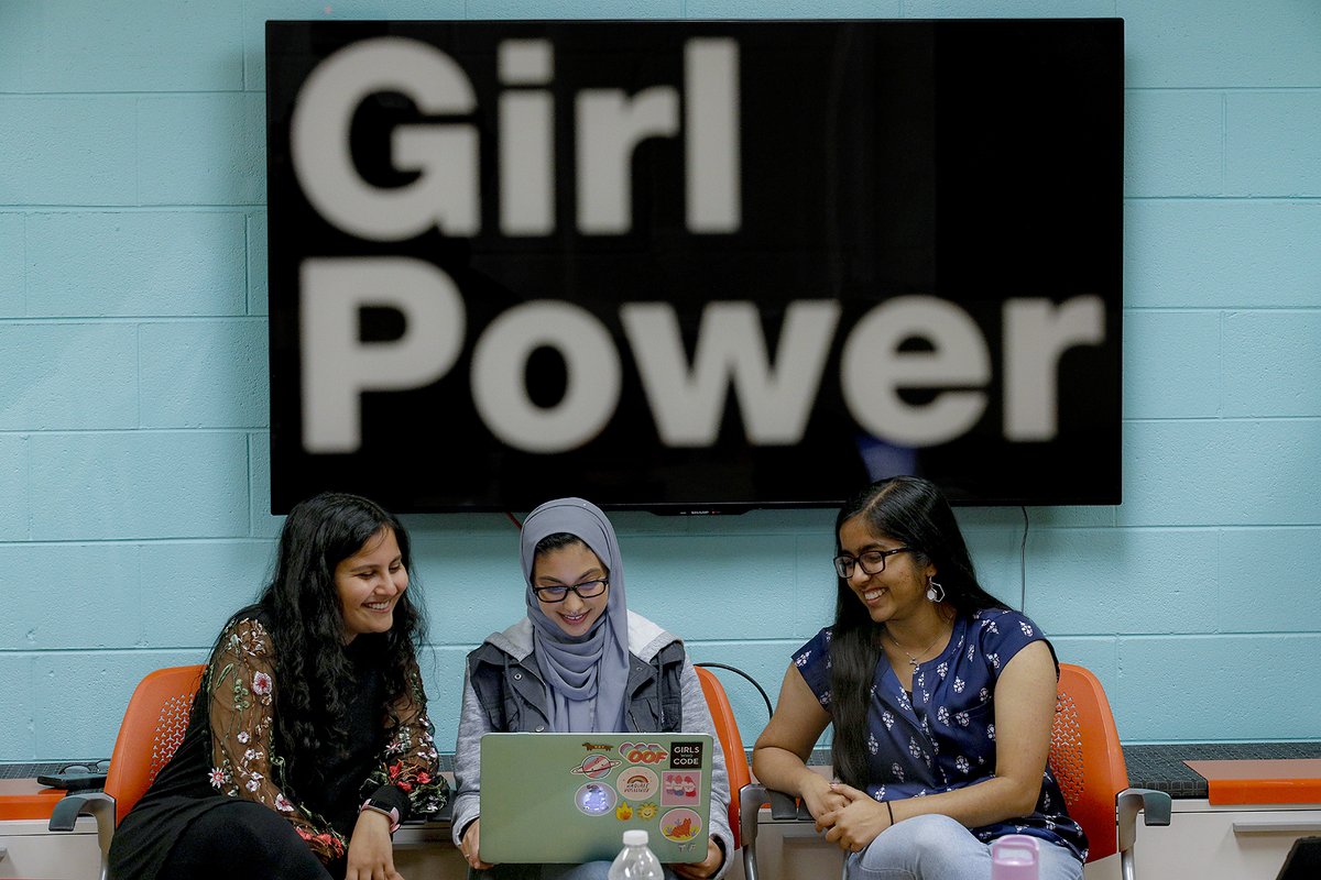 UIC students at the Women in Computer Science (WiCS) Office located in the College of Engineering’s Computer Science Lounge of SEL East