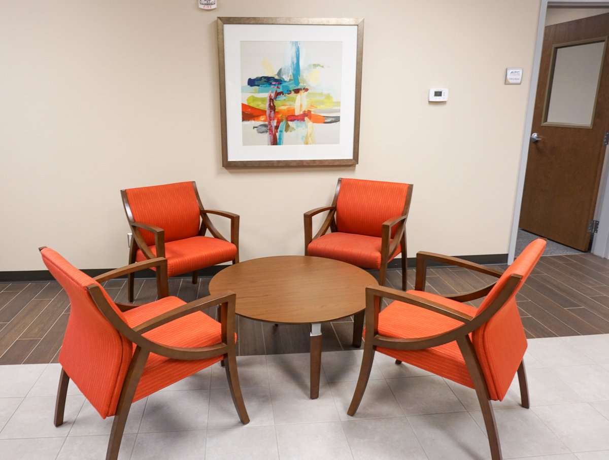 westbinteriors's tweet photo. Pictured here is lounge seating at ATC Automation curated by Amy Bright. The orange seating makes for a pop of color and is complimented by the rooms artwork!
○
○
https://t.co/rdtkOU0CzY
○
○
#design #interior #Cookeville #furniture #chairs #office #business #art https://t.co/4ZIfUOfPjn