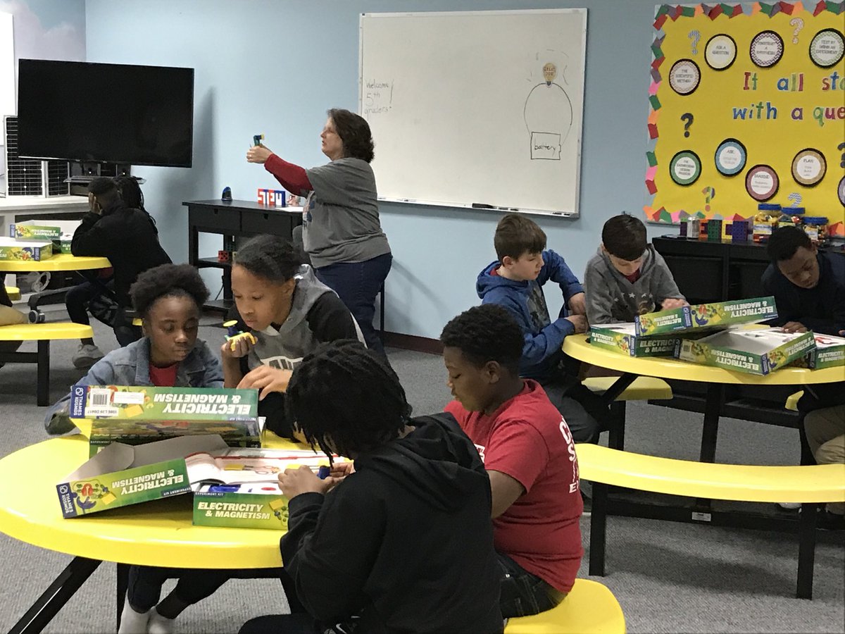 PNelsonAU's tweet photo. Charles Spencer’s 5th grade scientists are creating circuits through the ACE program at the Warner Robins Museum of Aviation.  #4TheT #CSEscientists https://t.co/ZzT12KRU1H